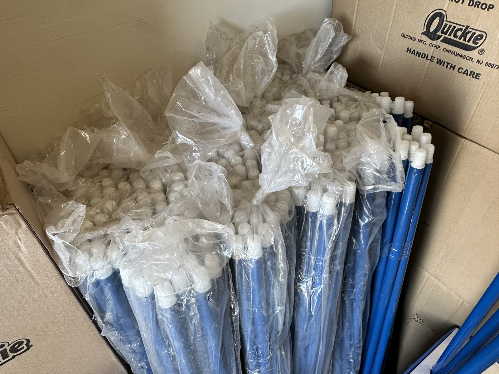Quickie (20 PACK) 48&rdquo; Handles/Poles - Threaded One End