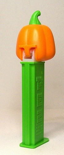 PEZ Happy Halloween "HALLOWEEN PUMPKIN" Seasonal Holiday PEZ Dispenser (2018) - Picture 4 of 7