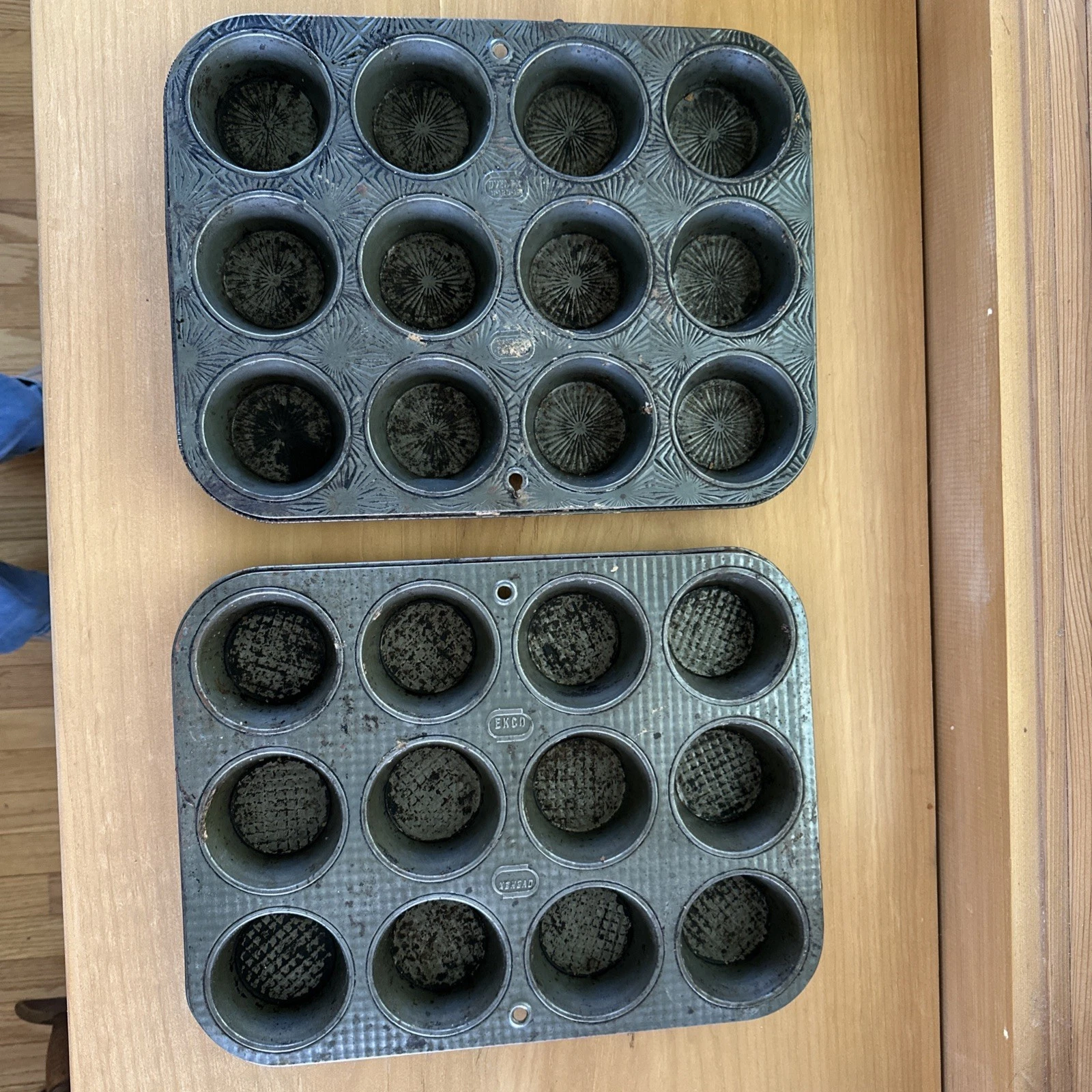 VTG 2 Ekco Ovenex 12 Muffin Cup Cake Tin Pans X120 Starburst Waffle N-120-12