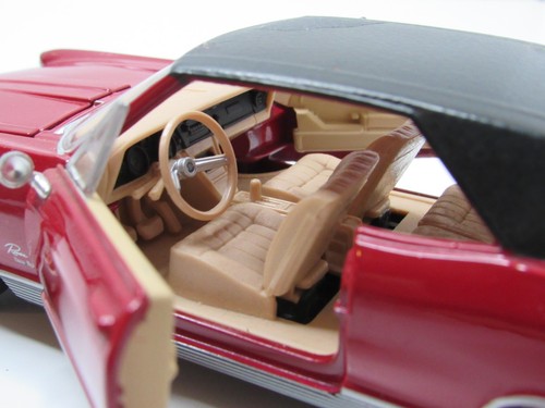 Maisto 1965 Buick Riviera Gran Sport Diecast Car Rag Top 1:26 Scale #MC1-2 - Picture 6 of 11