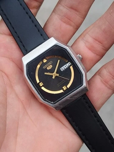 RARE Authentic Vintage Seiko 5 Octagon Case Black Bullseye Dial 6349-548A Watch
