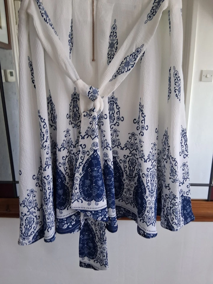 New Look Women’s White/Blue Floral A-Line V-Neck Sleeveless Belted Zip Uk 14. - Image 3 of 4