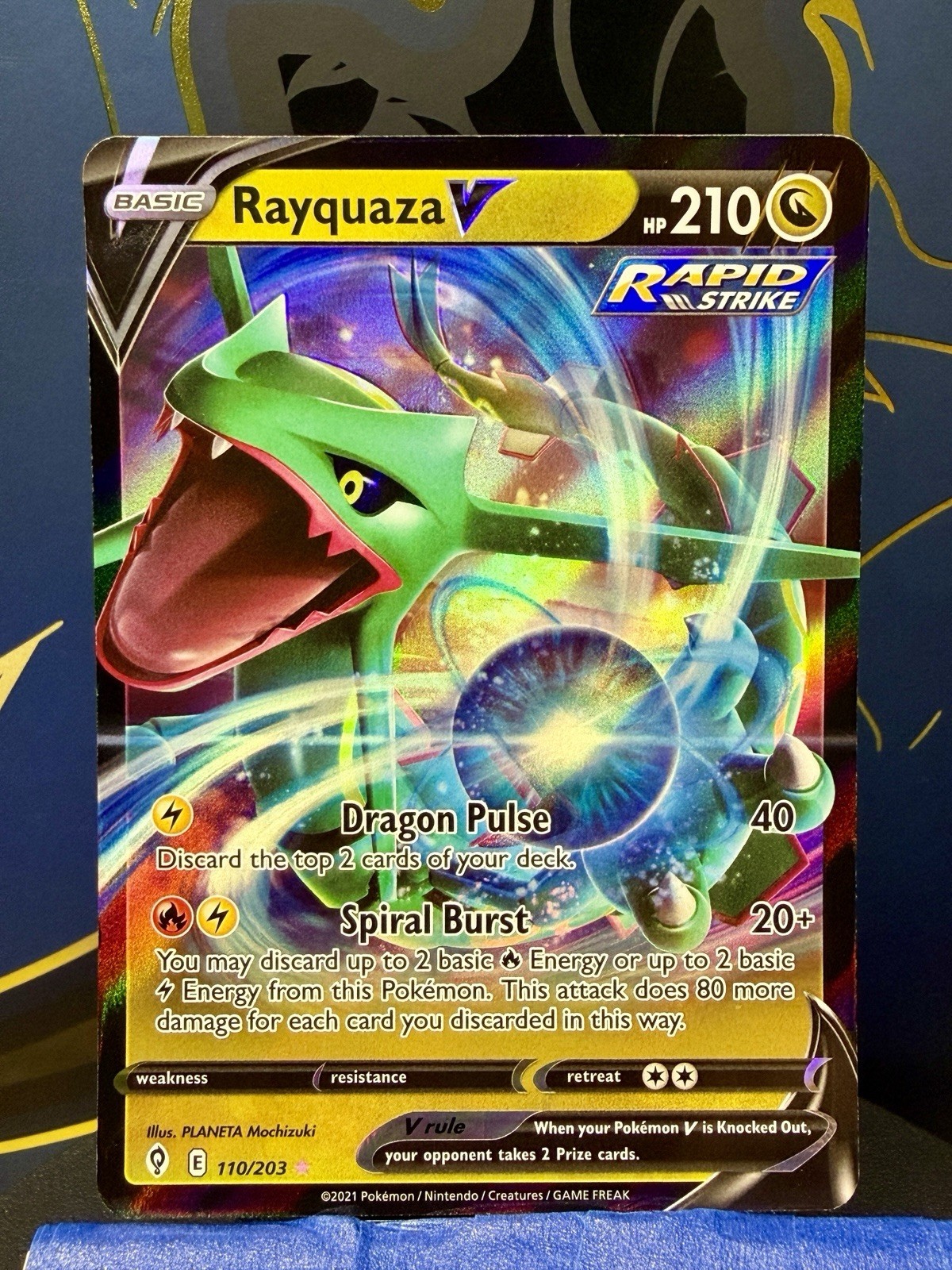 Rayquaza V 110/203 SWSH07: Evolving Skies Holo NM