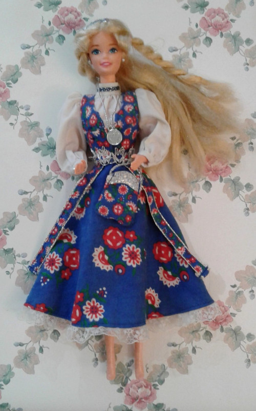 1995 Mattel Barbie Dolls of the World Collection Norwegian Doll Blonde EUC TNT