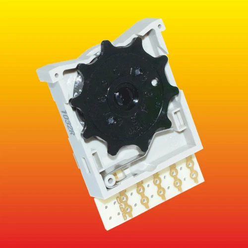 A7AS-206 OMRON 0-9 DIGITAL SWITCH THUMBWHEEL BCD SPDT PANEL MOUNT 0.1A 50V/28V