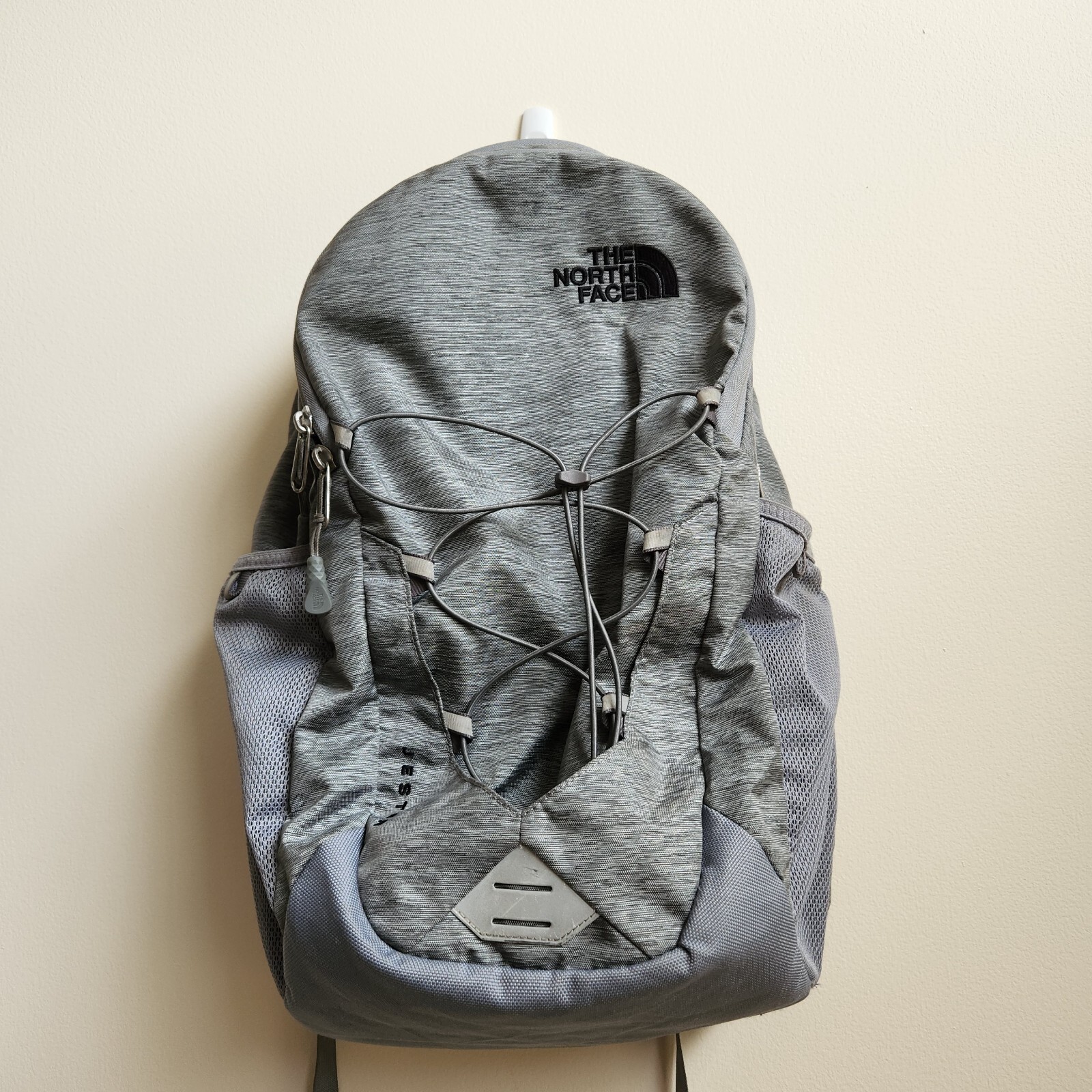 North Face Unisex Gray Jester Flexvent Hiking Backpack with Padded Shoulders