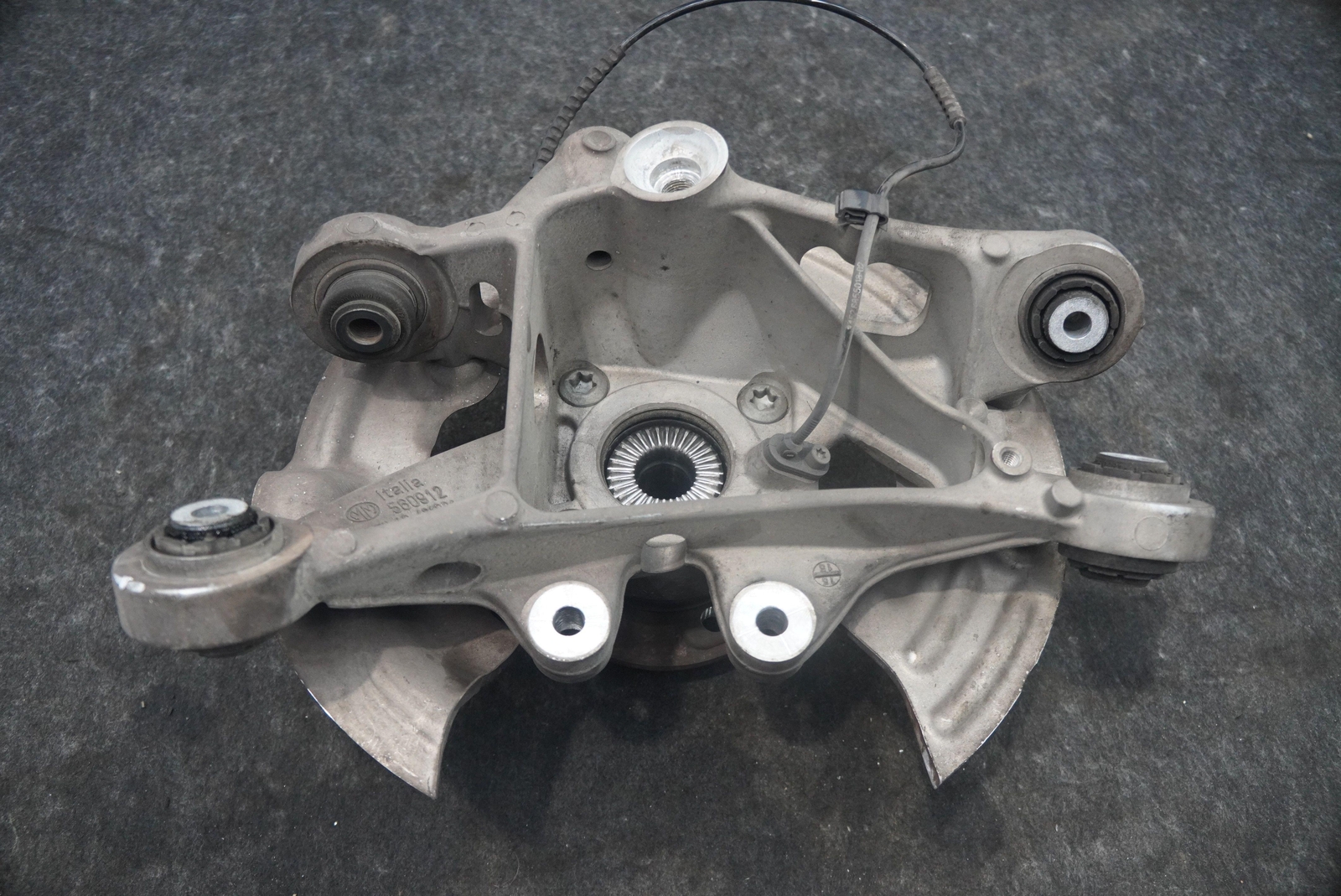 Rear Suspension Left Spindle Knuckle Hub Wheel Bearing 33336858231 BMW i8 14-20
