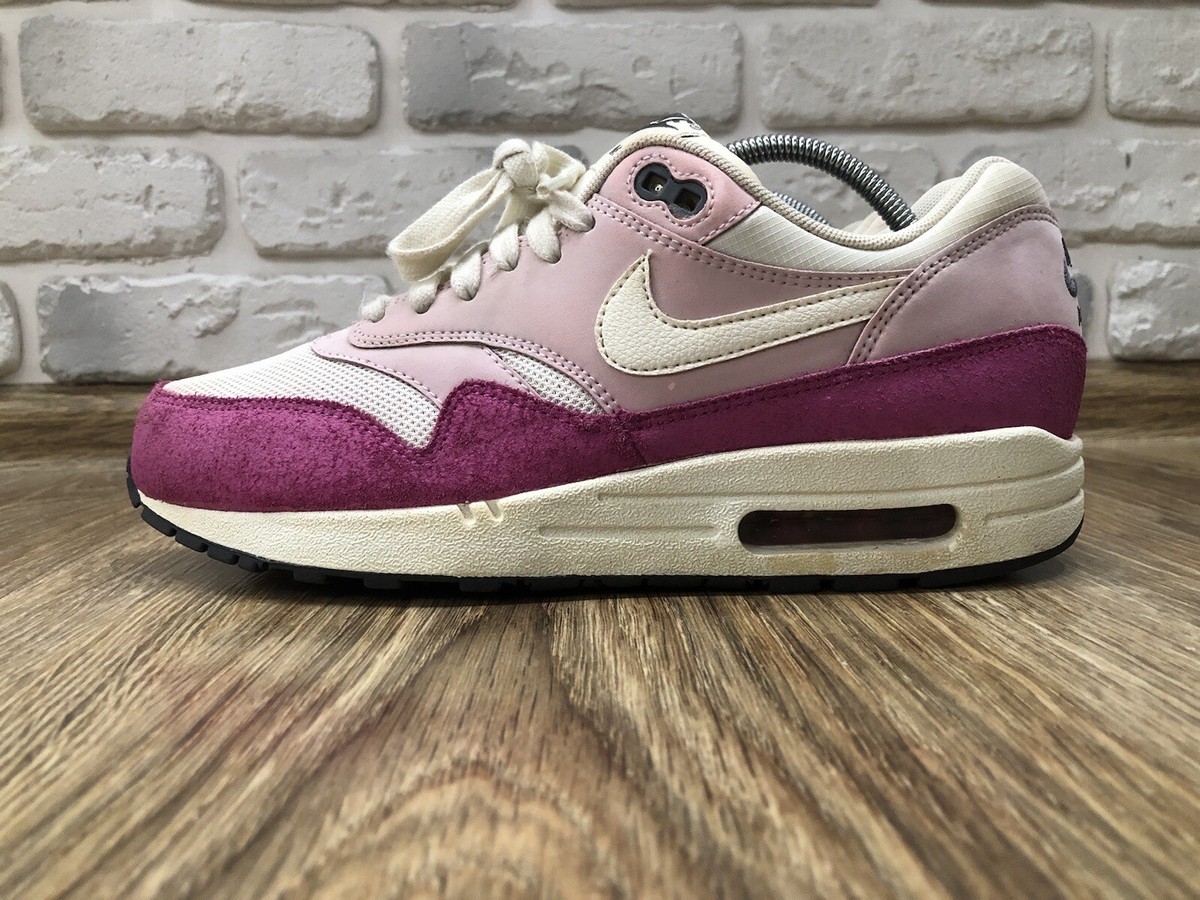 Nike Air Max Essential Suede Trainers 599820-101 Pink Glow/White 