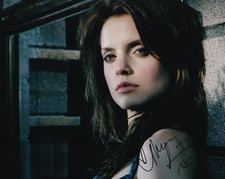 MENA SUVARI signed Autogramm 20x25cm AMERICAN HORROR STORY in Person autograph