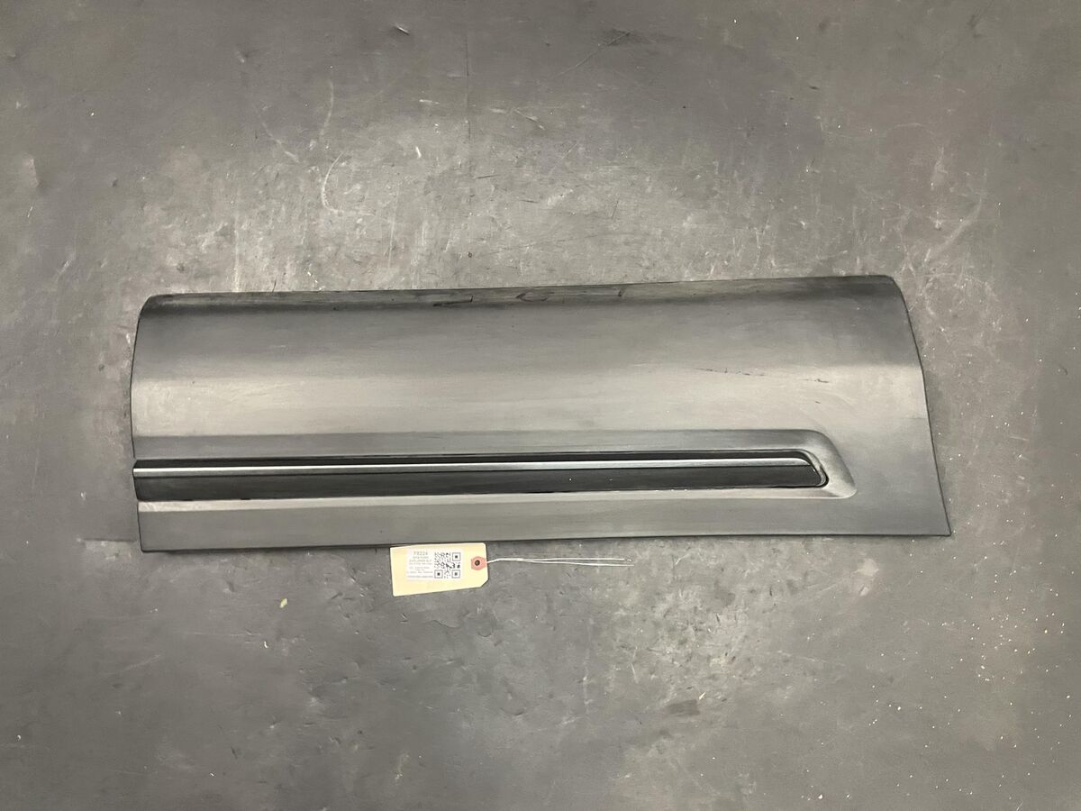 Rear Right Door Lower Molding 2018 Ford Explorer FB53 Rear Right Door Lower Molding 2018 Ford Explorer FB53