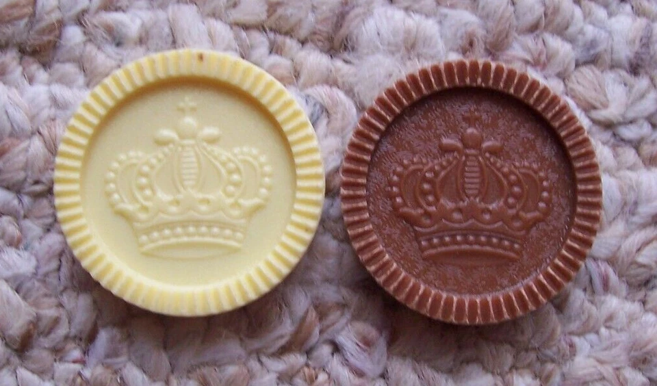 Whitman Backgammon Chips Dice and Instructions No Board Vintage 1974 - Image 2 of 4