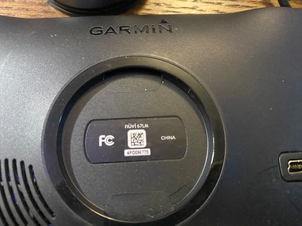 Garmin Nuvi 67LM 6-Inch GPS Bundle Free Shipping - Image 3 of 3