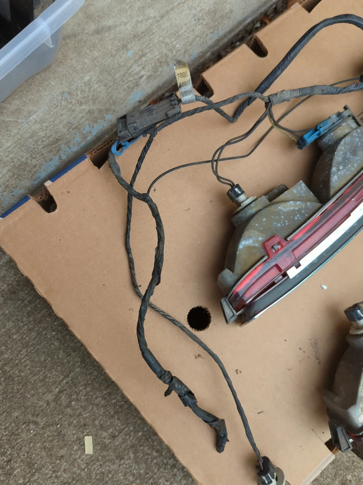 94-99 Cadillac Deville Juego de luces traseras derecha e izquierda luz de freno lámpara trasera OEM Foto 4 de 4