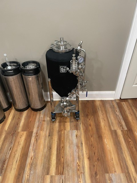 Ss Brewtech Unitank 2.0  - 7 gal Conical Latest Version -with spunding valve kit