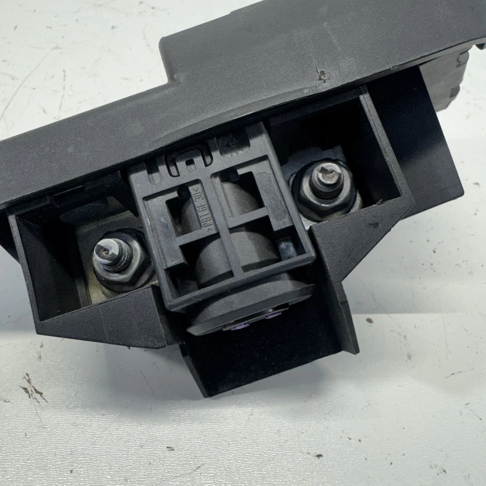 OEM 2012-18 AUDI A6 QUATTRO BATTERY POSITIVE TERMINAL CLAMP CONTROLLER PROTECTOR - Image 3 of 4