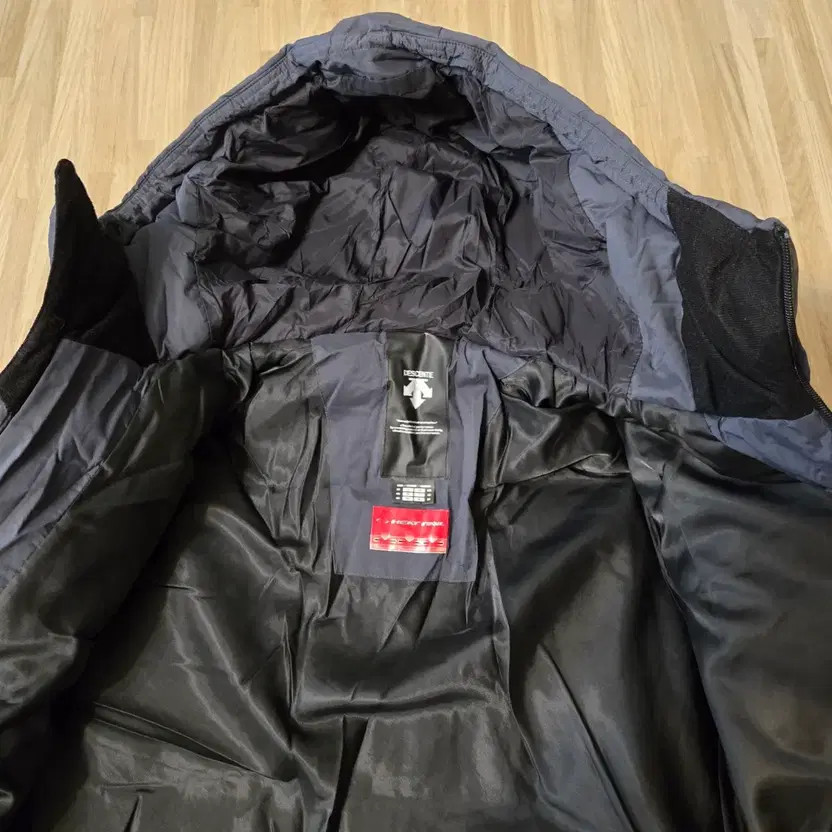 Descente Navy Hooded Down Padding Jacket - Size 95 - image 2