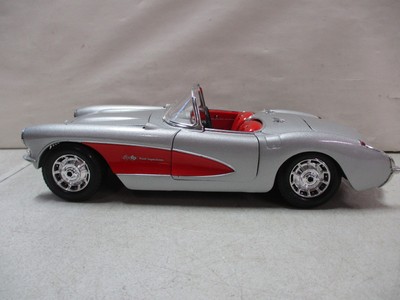 Bburago 1957 Chevrolet Corvette 1/18