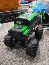 Gener8 GS20513M 1-16 Scale Remote Control Monster Truck, Green Bus