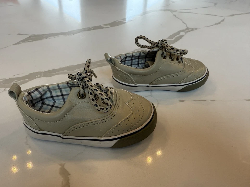 Zapatos informales Koala para niños pequeños talla 4 corbatas de encaje tostadas/verdes Foto 2 de 4