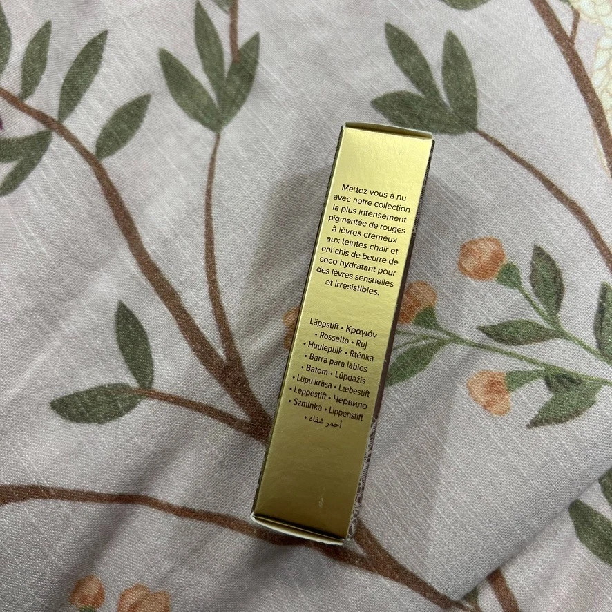 Batom Too Faced Natural Nudes cor intensa manteiga de coco - Throwin' Suede - Imagem 3 de 4