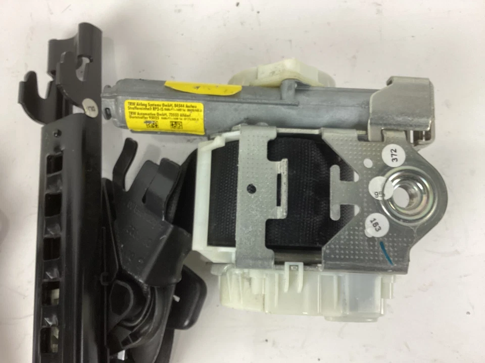 Retractor de cinturón de seguridad delantero derecho Mercedes-Benz C300 2008-2014 A2048600788 OEM. Foto 3 de 4