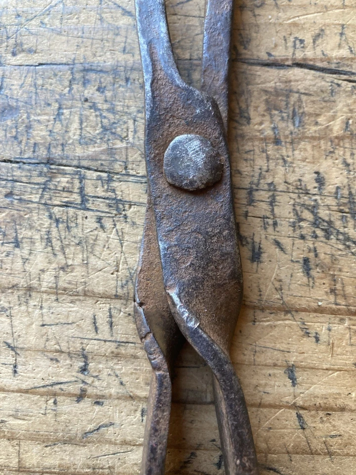 Belleza! Pinzas antiguas primitivas de brasa para chimenea de hierro forjado mango giratorio Foto 4 de 4