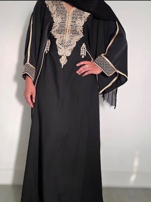 Marokkanischer Kaftan mit Steinarbeit