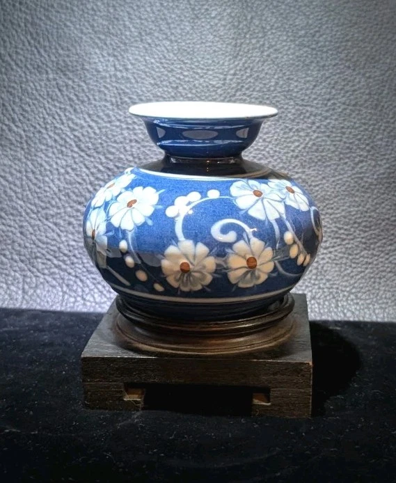 Denmark HAK Pottery Kahler Margeuritte Blue Daisy Sm Vase 3.5 Inch - Image 3 of 4