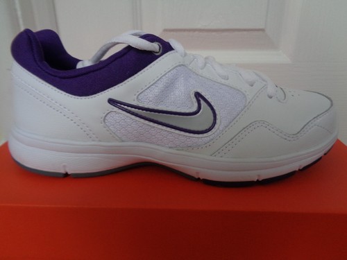 nike steady trainers