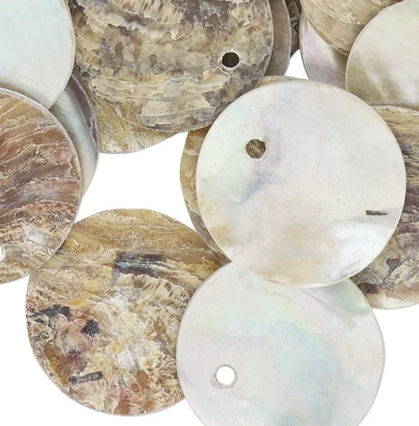 100 dijes redondos para monedas de 15 mm (0,59") con agujero de 1 mm con con concha de mejillón de color natural Foto 2 de 4