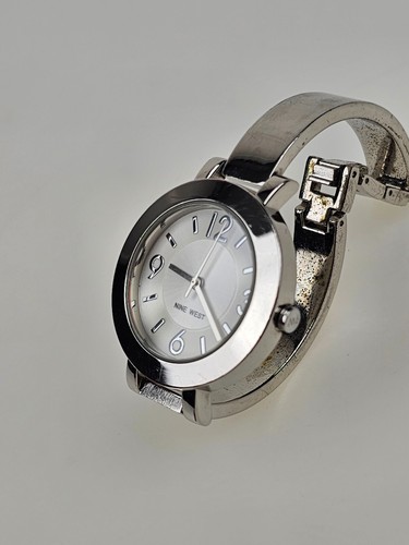 Nine West 9W NW/1631 Wrist Watch Silver Tone Metal Bangle Works Great! - Picture 2 of 9