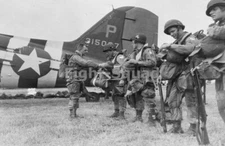WW2 Picture Photo 82ND AIRBORNE PARATROOPERS D-DAY UP FOR MISSION 1368
