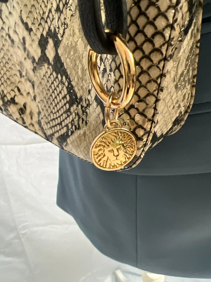 Bandolera Ann Klein con cadena dorada patrón pitón imitación cuero talla mini Foto 3 de 4