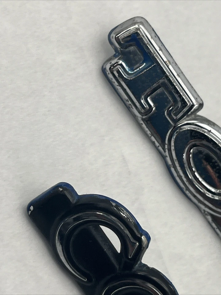 Lote emblema Toyota Corolla años 70 vintage de lujo Foto 4 de 4