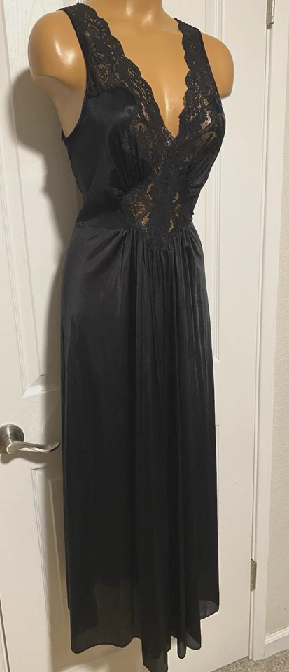 CAMISÓN VINTAGE AÑOS 70 VANITY FAIR NEGRO CON CANESÚ DE ENCAJE Y ENORME BARRIDO ESTILO OLGA TALLA XL Foto 4 de 4