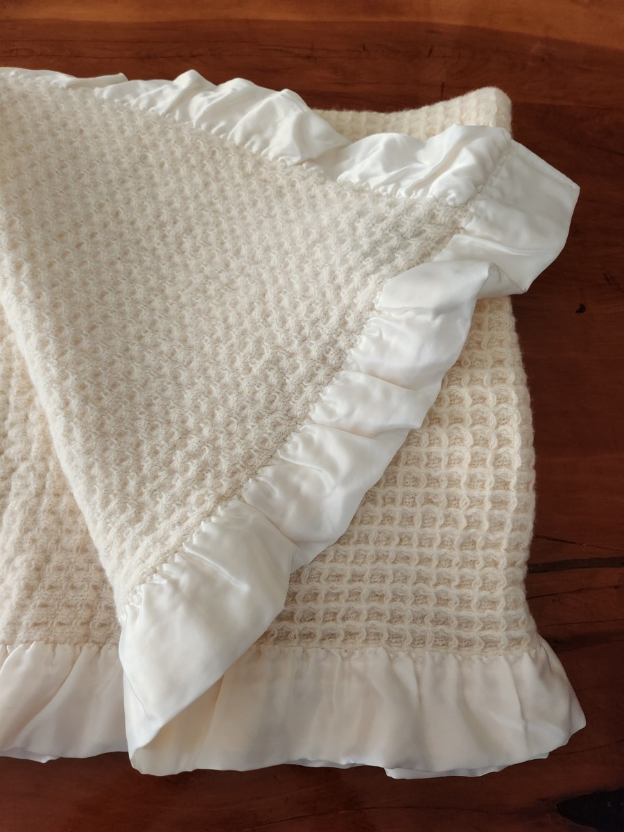 Early's Of Witney Bladon Merino Wool Witney Blanket Vintage Satin