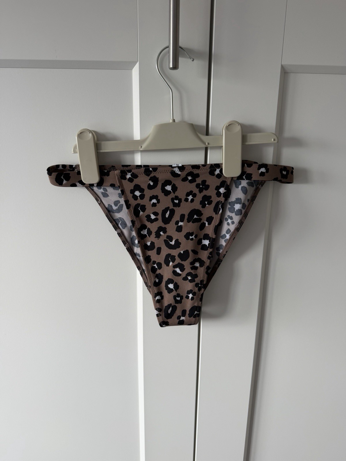 Calvin Klein Leopard Print Bikini Set RRP £78 BNWT  XS Top,S Bottoms + Scrunchie image 10