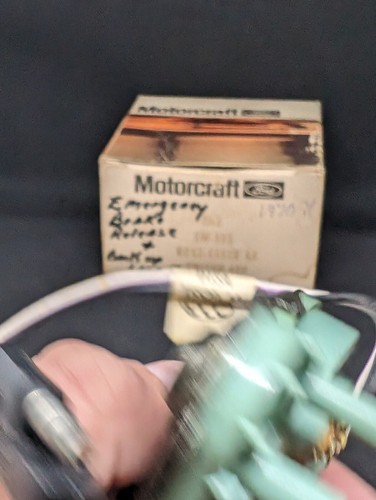 NOS 1970 1971 FORD THUNDERBIRD LINCOLN CONTINENTAL MARK BACK UP LIGHT SWITCH - Picture 8 of 11