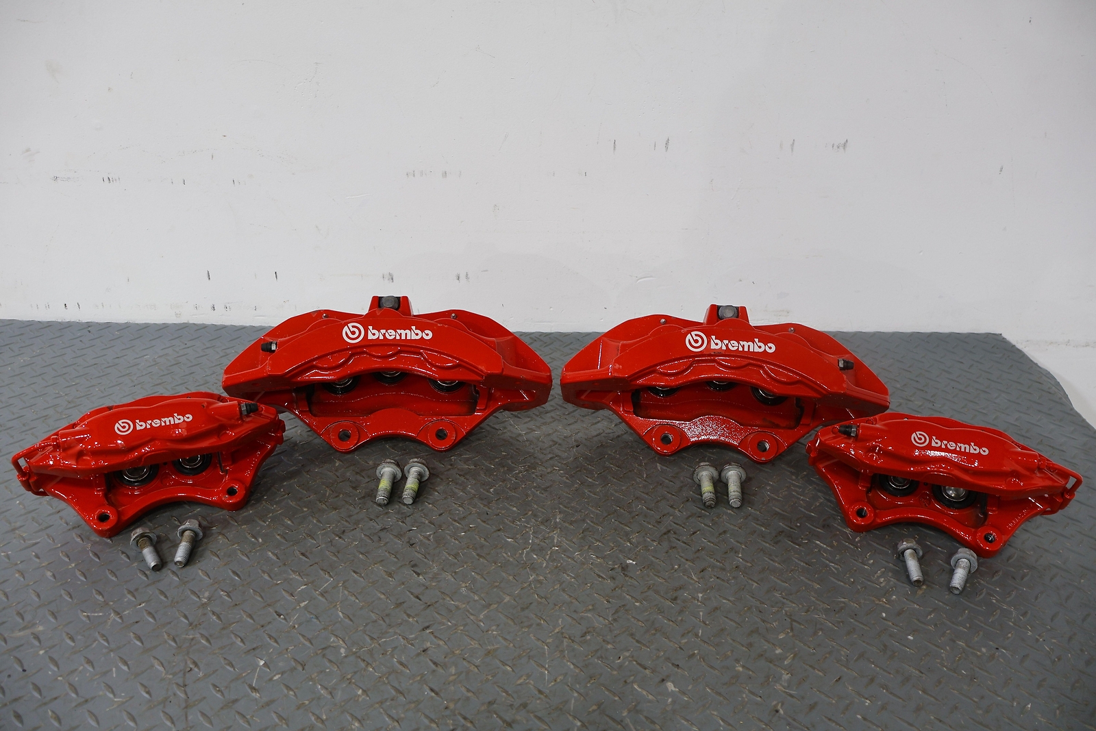 1520 Dodge Challenger SRT Hellcat Brembo Calipers Set Of 4 (6 Piston