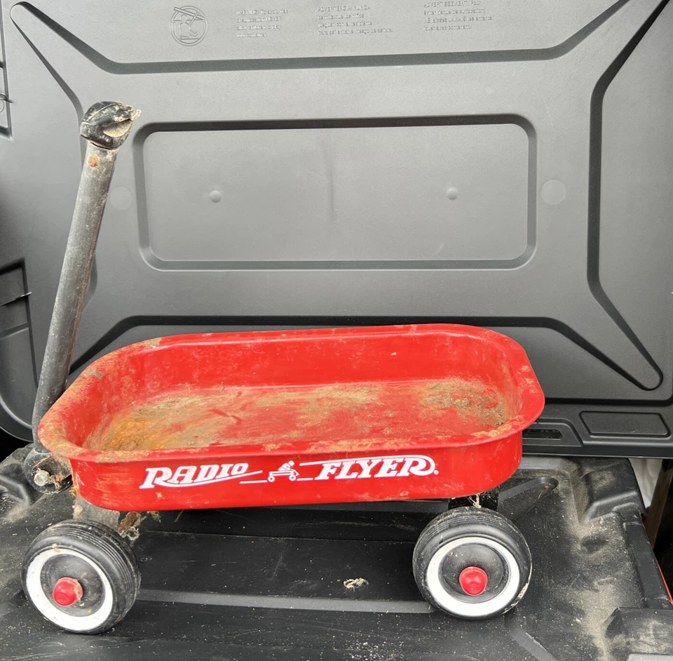 Radio Flyer 红色金属车 小号 适合娃娃和毛绒 12.5 x 7.5 — 第 2/4 张图片