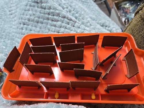 Toy Fence Lot Of 21 Used Brand Unknown SLP 
