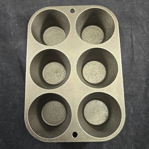 Lodge 5P2 Muffin Pan Seasoned Cast Iron Cookware Cornbread Vintage USA Made