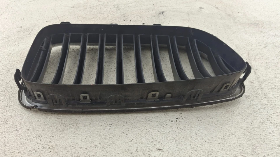 Grelha superior do radiador dianteira esquerda BMW 528i XDRIVE F10 2014-2016 fabricante de equipamento original - Imagem 2 de 4