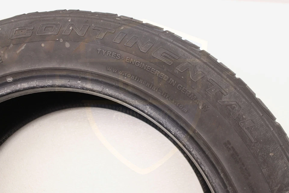 UN NEUMÁTICO CONTINENTAL CROSS CONTACT UHPE 235/55-19 P235/55R19 USADO BANDA DE RODADURA 6/32 Foto 2 de 4