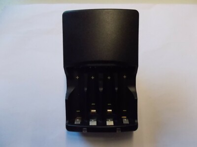 GP Batterie Ladegerät / Charger f. NiCD / NiMH Akkus für 4 Akkus,  #K- 232-11