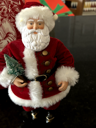Avon Vintage CHRISTMAS WITH SANTA Victorian Porcelain Doll Figure with Box - Imagen 5 de 10