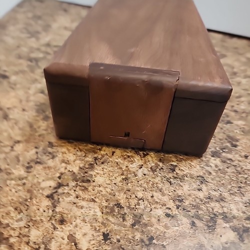 Caja de baratijas de madera hecha a mano hecha en EE. UU. vintage hecha a mano 8" x 4,5" - Imagen 7 de 14