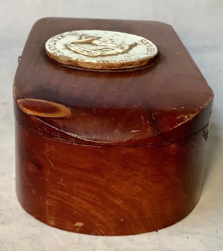 Vintage Wooden Cedar Trinket Box Souvenir Kentucky Horse Head Medallion - Picture 3 of 8