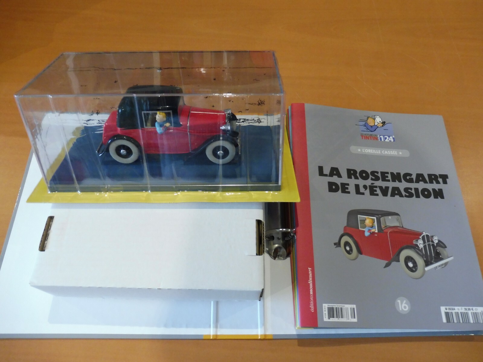 Voiture Tintin 1/24 L'Oreille Cassée N°16, le cadeau idéal pour amateur de bande dessinée
