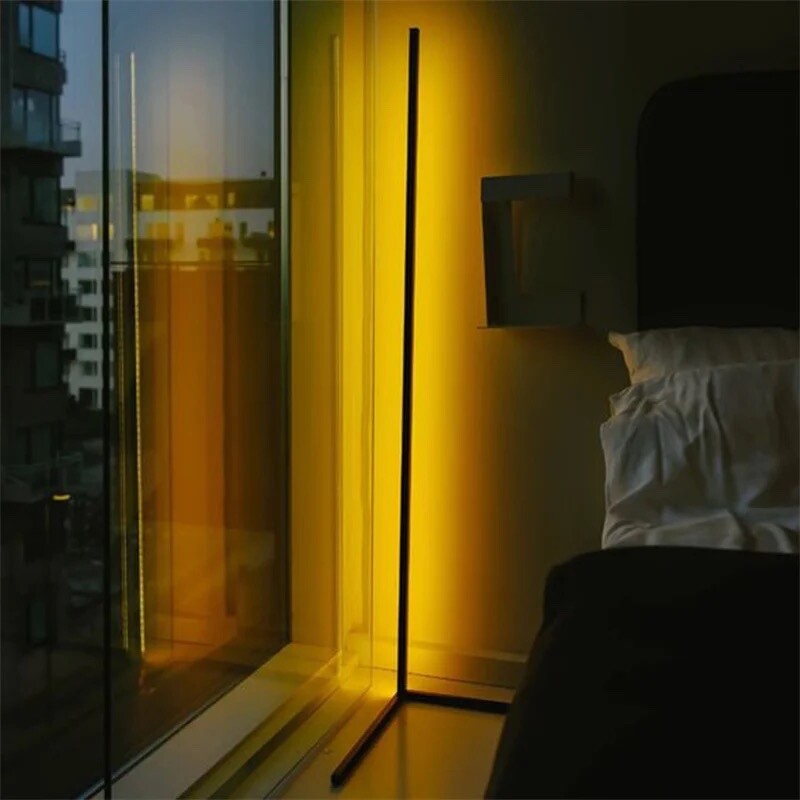 Lampadaire LED salon pour créer une ambiance cinéma et des soirées chaleureuses